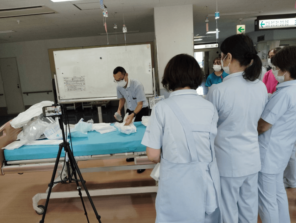 入院　オムツ ３階 医療療養病棟 オムツの講習会｜呉記念病院
